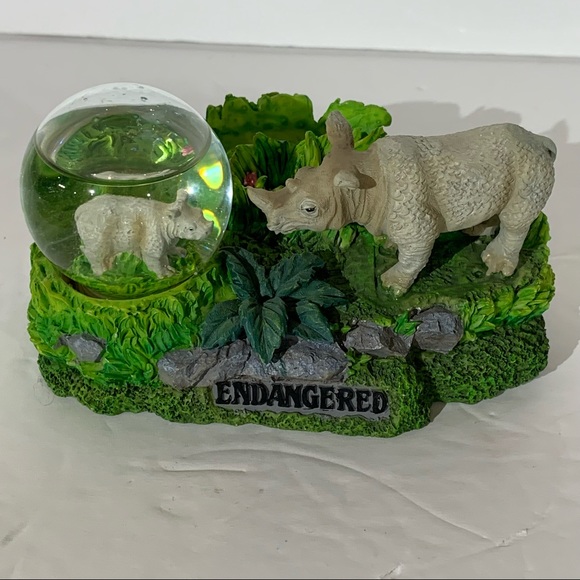 White Rhino Cadona Int. Endangered Species Statue - Picture 9 of 11